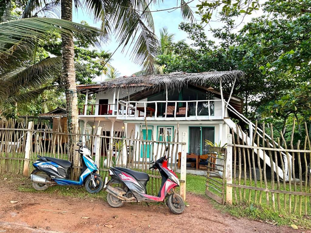 Beach House Kalukatiya - Family Villa, Seaview Room, Garden Room Dikwella Kültér fotó