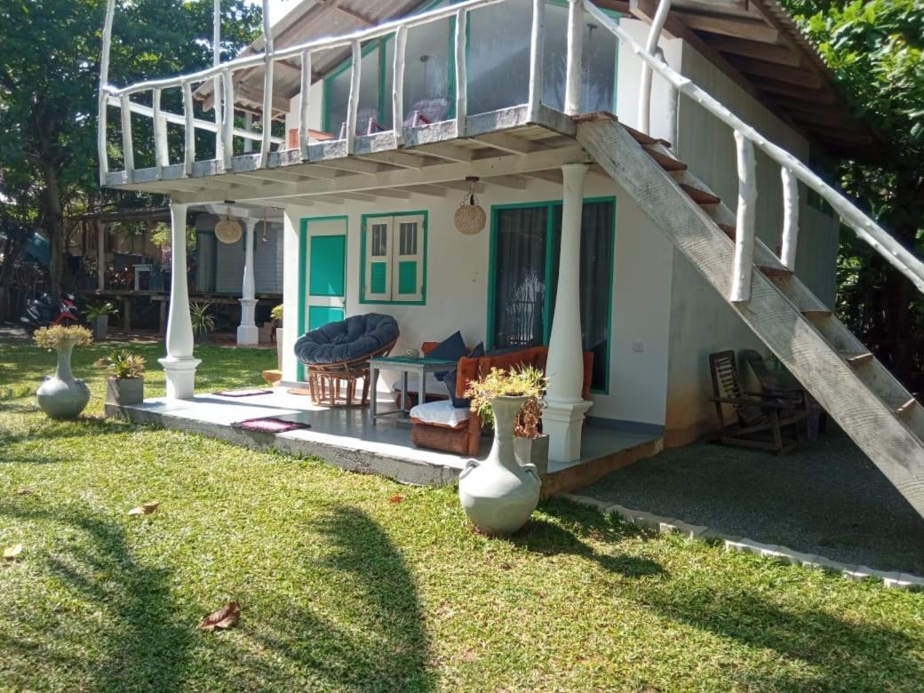 Beach House Kalukatiya - Family Villa, Seaview Room, Garden Room Dikwella Kültér fotó
