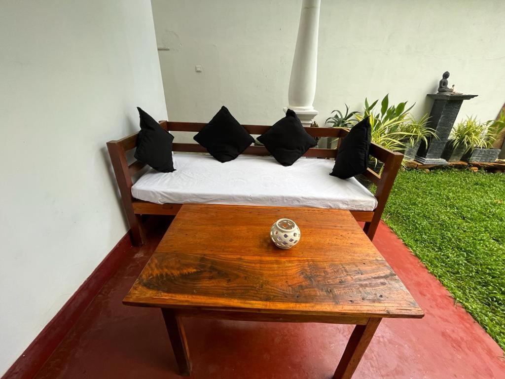 Beach House Kalukatiya - Family Villa, Seaview Room, Garden Room Dikwella Kültér fotó