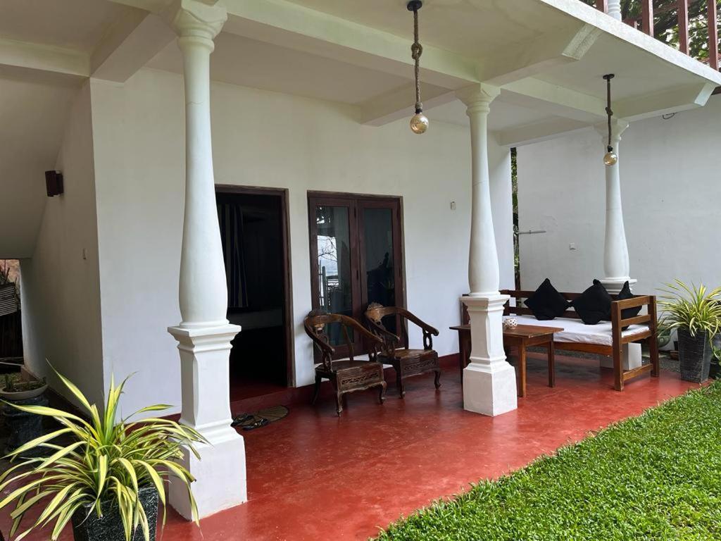 Beach House Kalukatiya - Family Villa, Seaview Room, Garden Room Dikwella Kültér fotó