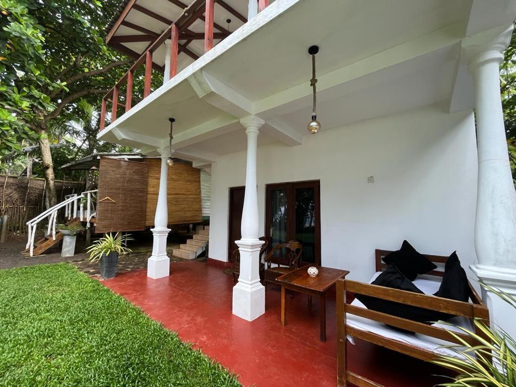 Beach House Kalukatiya - Family Villa, Seaview Room, Garden Room Dikwella Kültér fotó