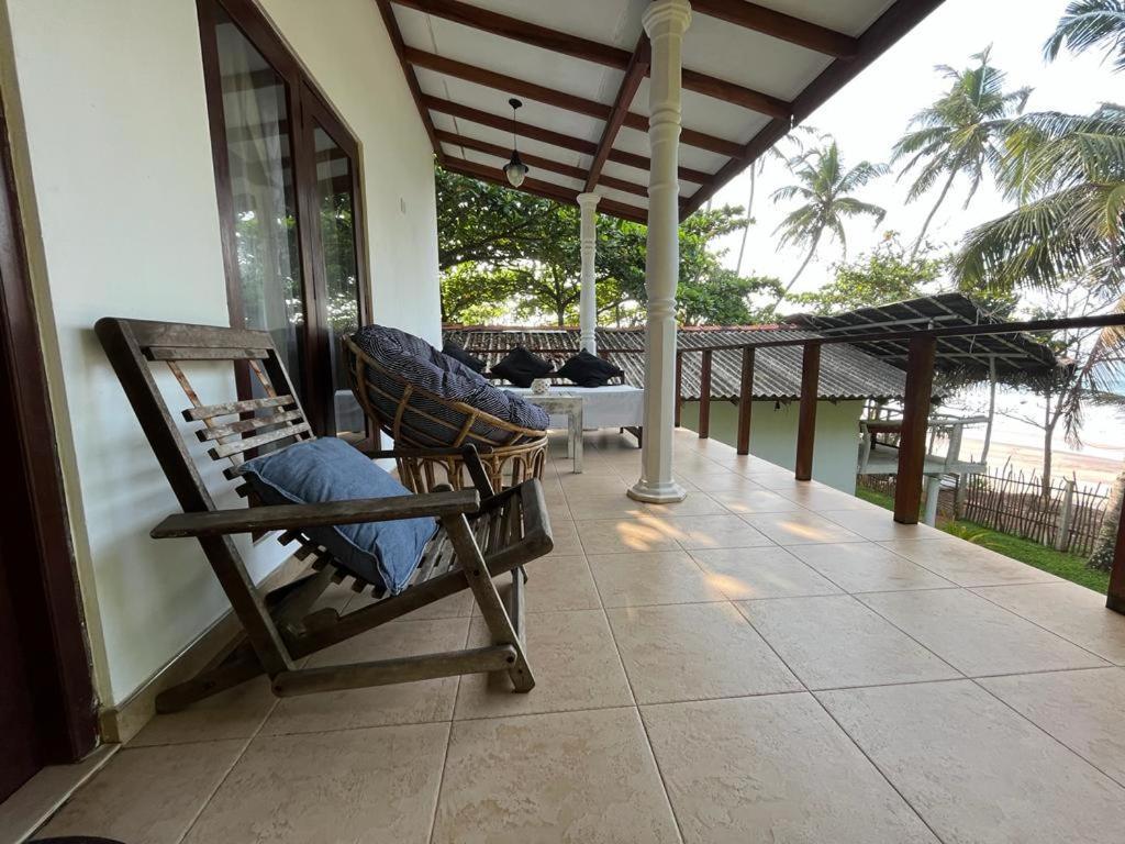 Beach House Kalukatiya - Family Villa, Seaview Room, Garden Room Dikwella Kültér fotó