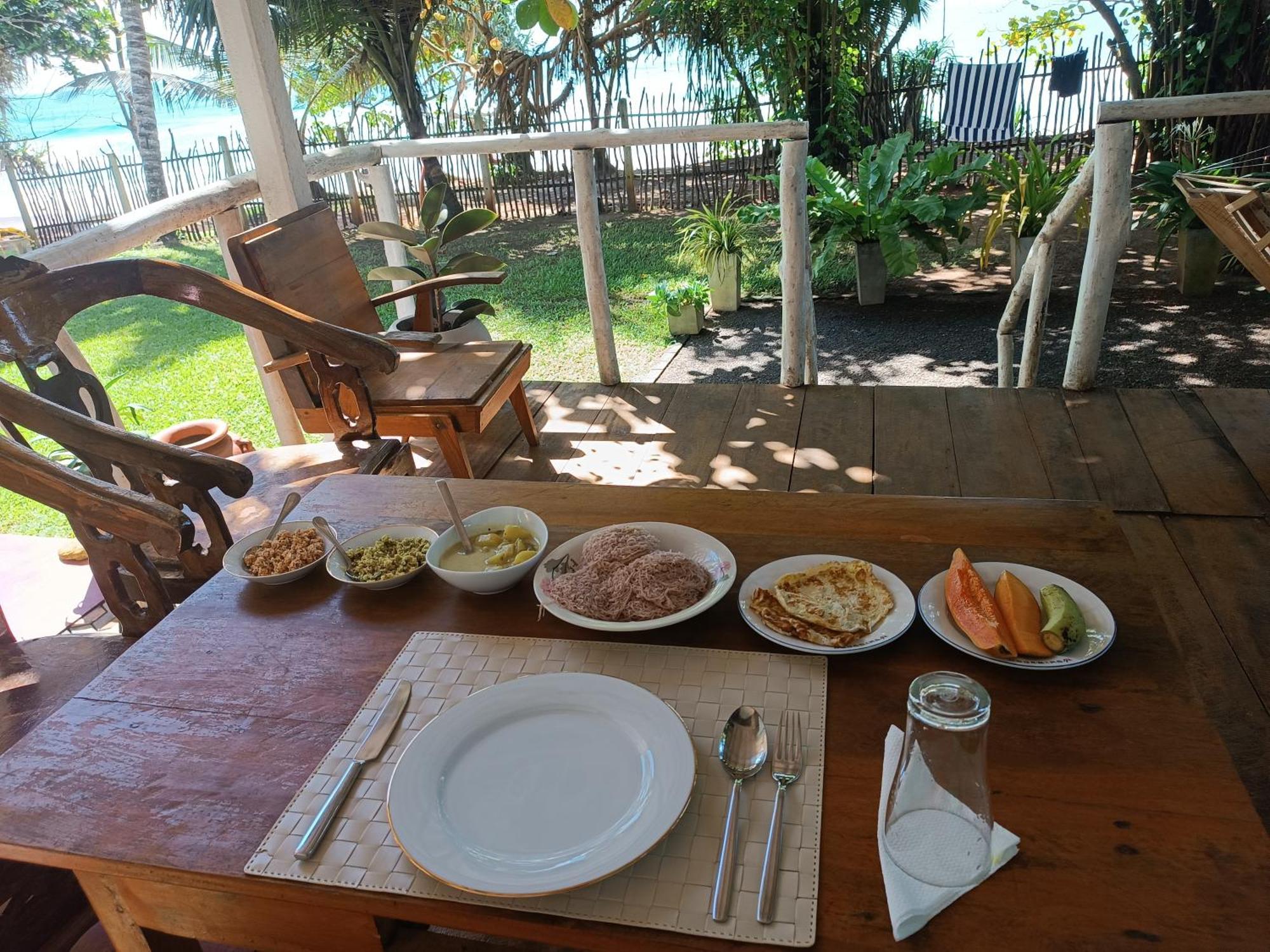 Beach House Kalukatiya - Family Villa, Seaview Room, Garden Room Dikwella Kültér fotó